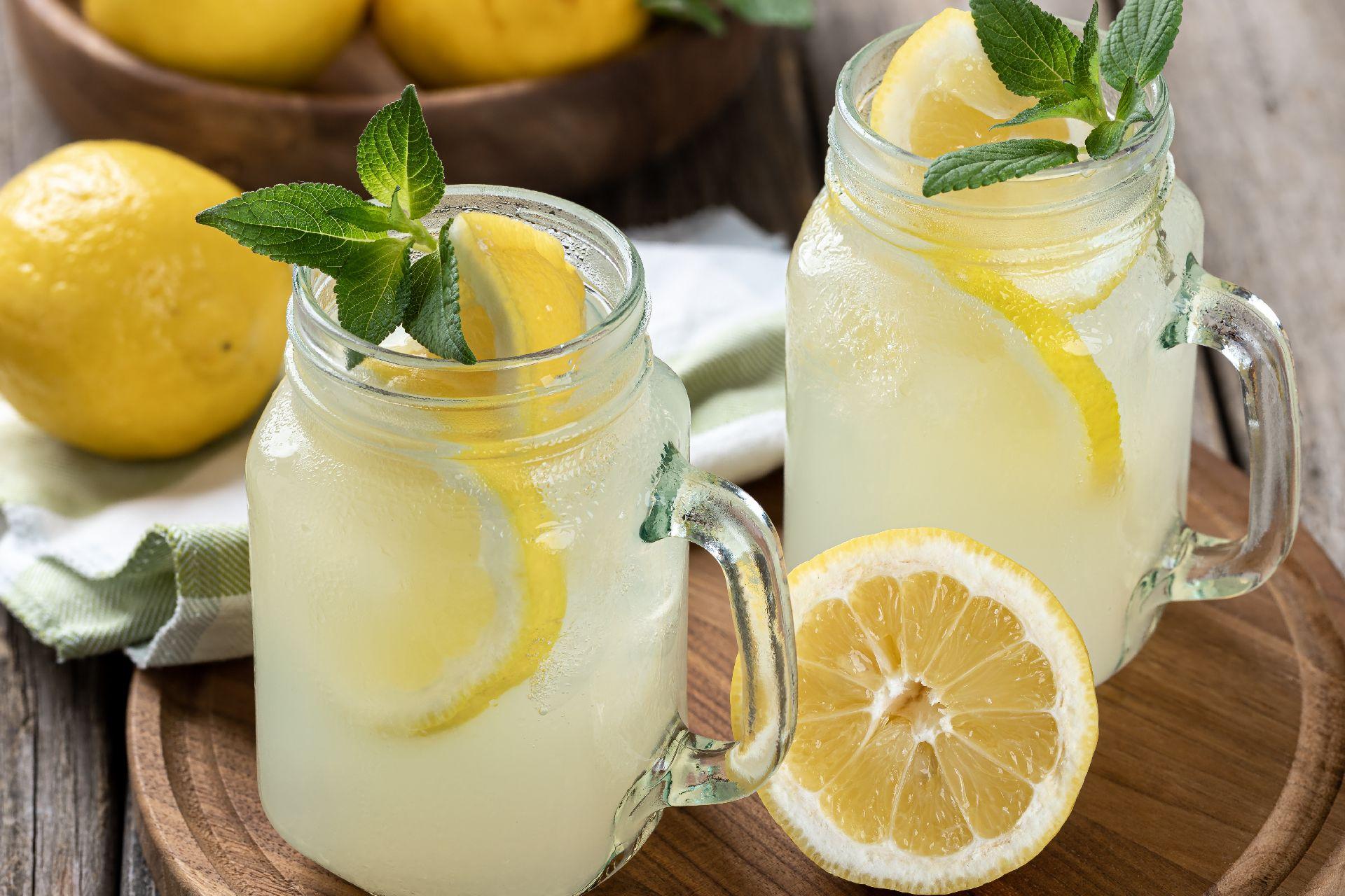 jak zrobić lemoniadę z cytryny